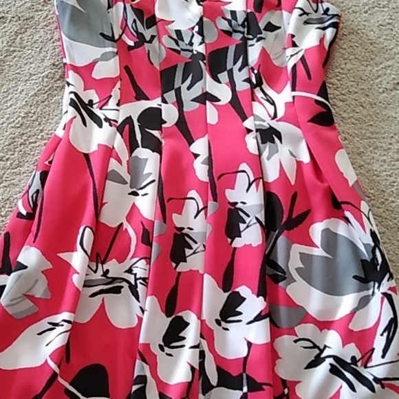 Gabby Skye sleeveless dress shoes off your waist - Picture 3 of 8